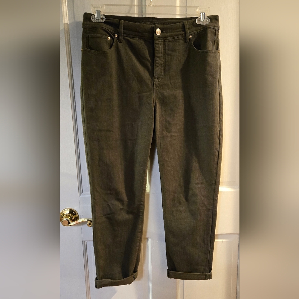 *final price* Chico's So Slimming Girlfriend Crop loden green pants sz M